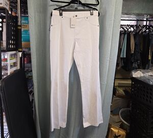 HUE Crisp White Denim Bootcut L 31" Inseam NWT